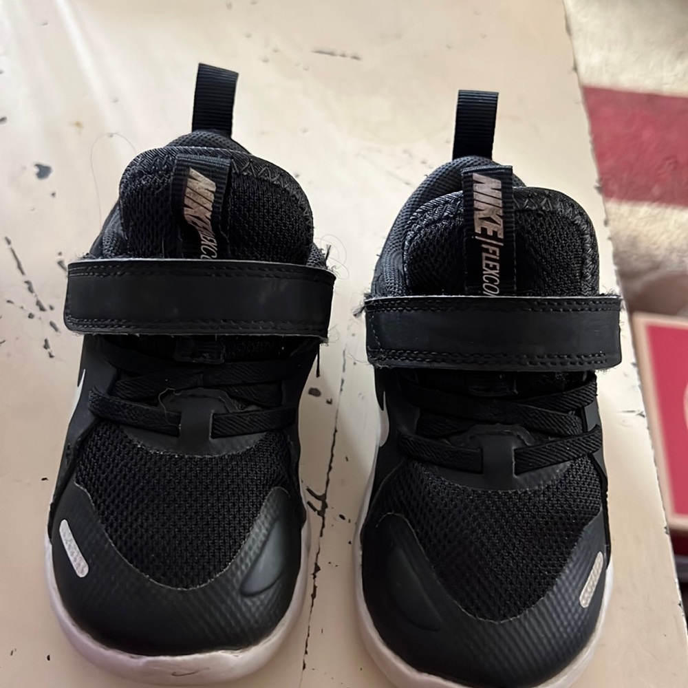 Boys Nike Flex Contact in black